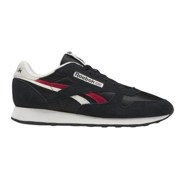 tenis reebok classic leather core black unisex negro 26.5 Vista lateral derecha, silueta baja con empeine de gamuza y malla negra, franjas laterales bicolor roja y blanca, logo Reebok en etiqueta lateral y lengua, entresuela blanca y suela negra. A menudo usado también para looks casuales y paseo urbano.