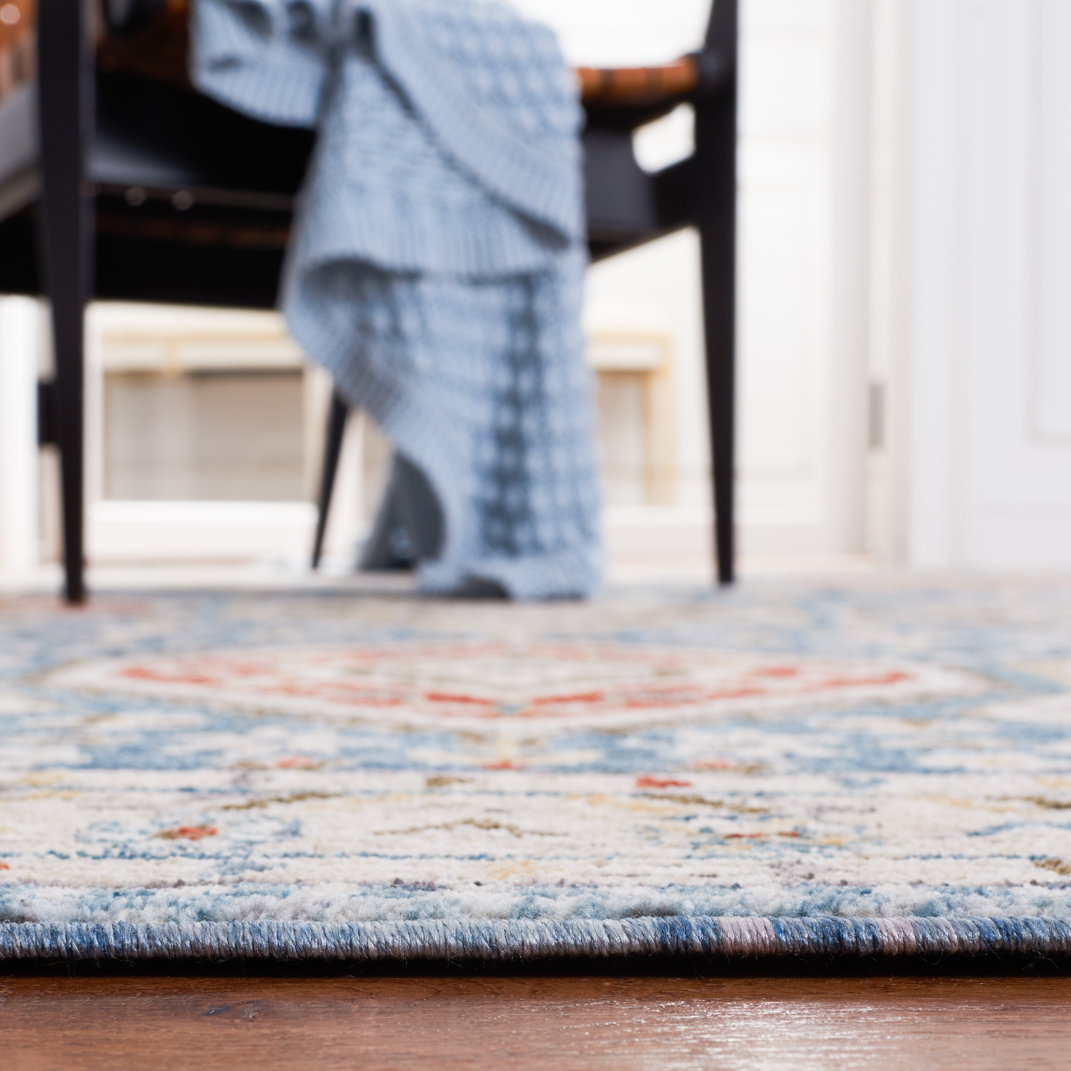 SAFAVIEH Sierra Dawa Geometric Area Rug, Ivory/Blue, 7'9" x 10'5"