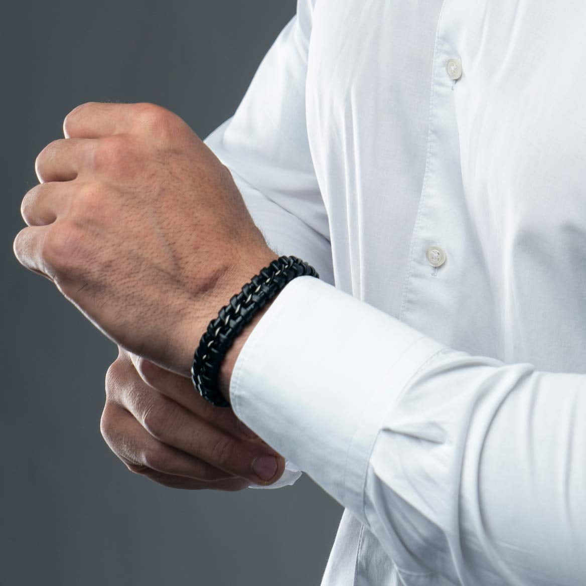 SERASAR Leather Bracelet for Man "Joy" with stainless steel magnetic closure, Black 23cm, including gift box