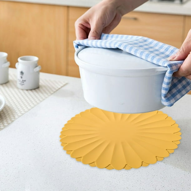 Modern Stylish Heatproof Dining Mats For Hot Dishes Or Bowls Sunflower Yellow Color Suitable For Dining Tables And Kitchens