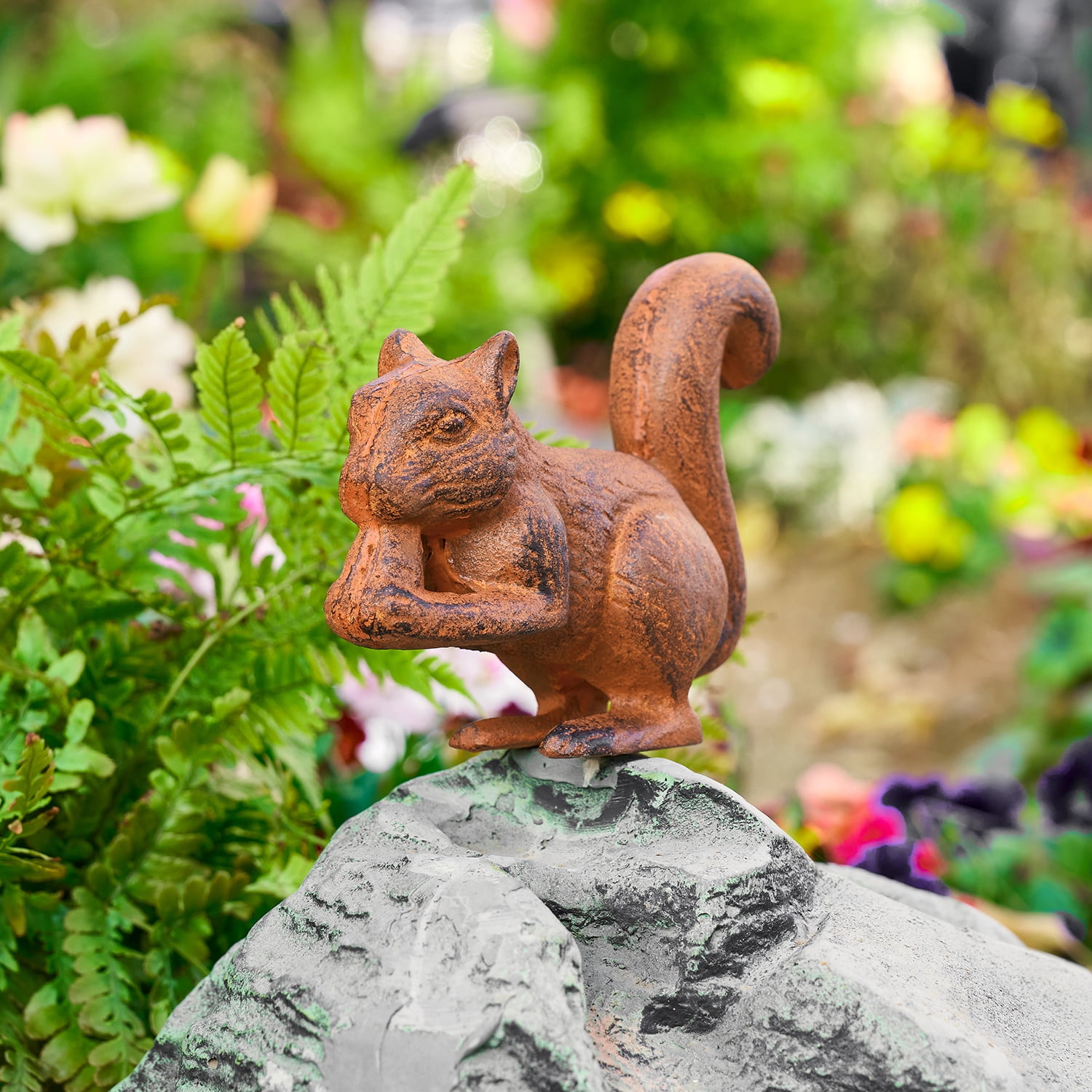 Sungmor Cast Iron Squirrel Statue,Rustic Rust Heavy Duty Animal Collection Sculpture, Paperweight, Doorstop, Adorable Garden Figurine