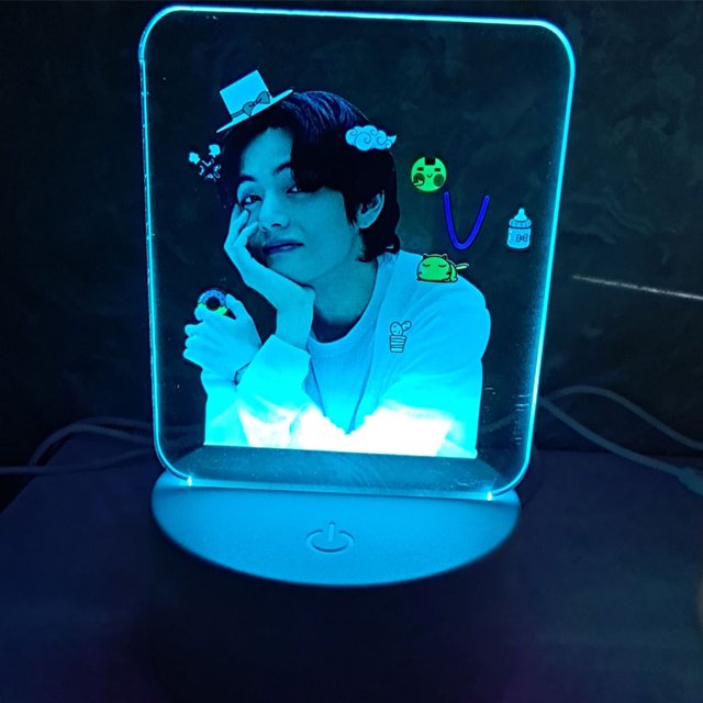 AG BTS Bangtan Boys RM Jin SUGA JHOPE Jinmin V JK Pequeña Luz De Noche LED Decorativa USB Encantadora Lámpara De Mesita