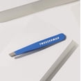 thumbnail image 3 of Pinzas Tweezerman Mini Slant Travel para cejas, color azul, 3 of 5
