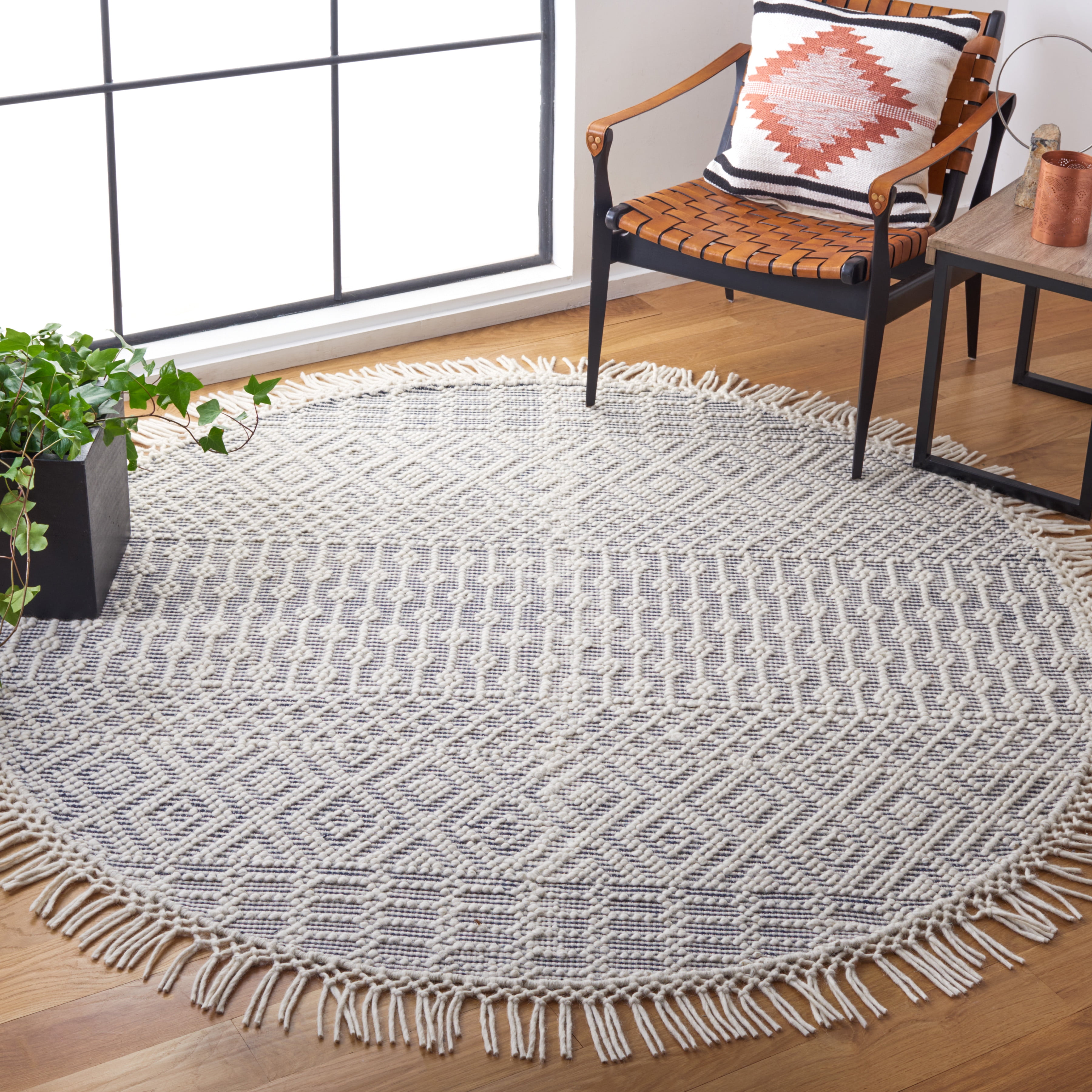 SAFAVIEH Natura Cordelia Southwestern Wool Area Rug, Ivory/Navy, 6' x 6' Round