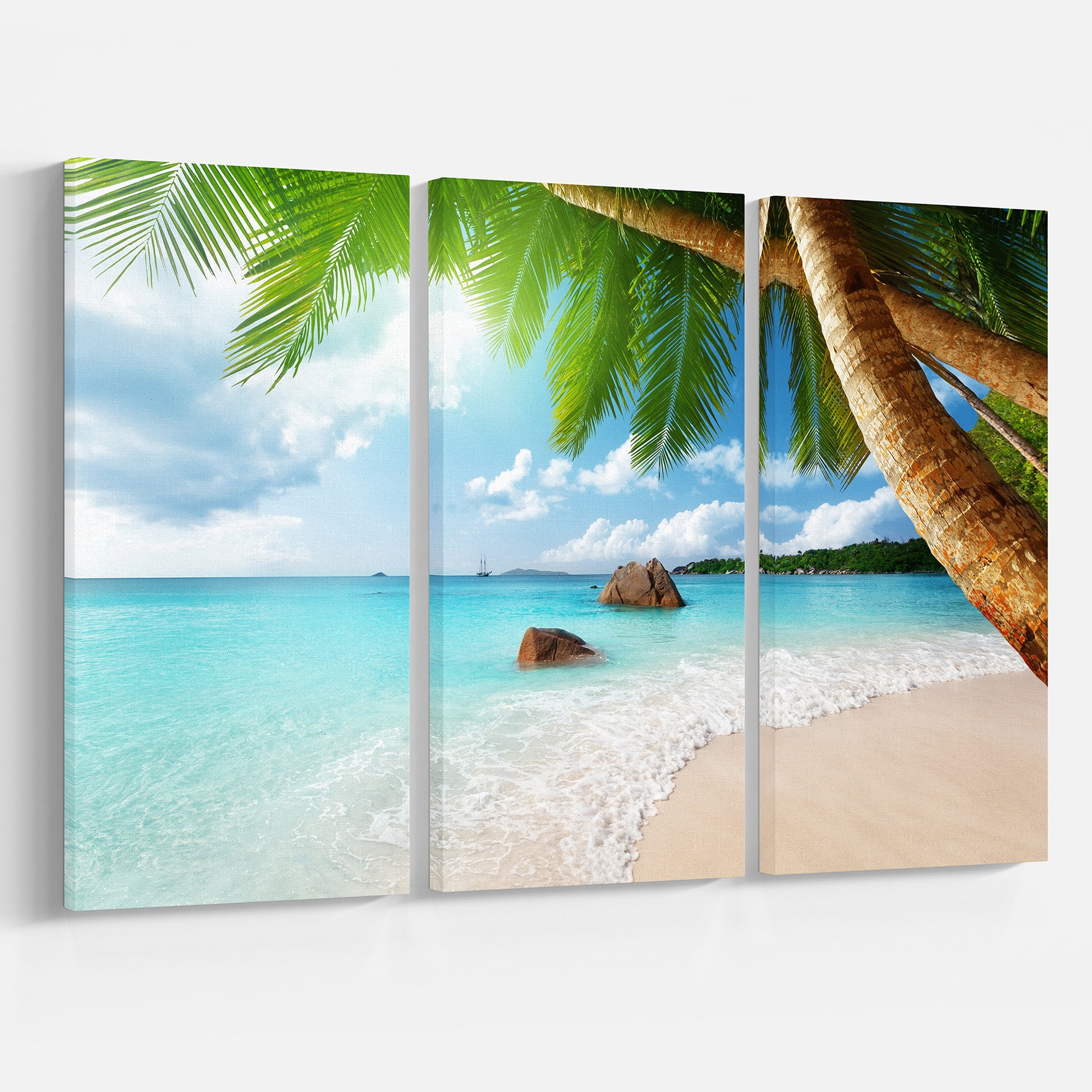 Designart 'Praslin Island Seychelles Beach ' Seashore Photo Canvas Print