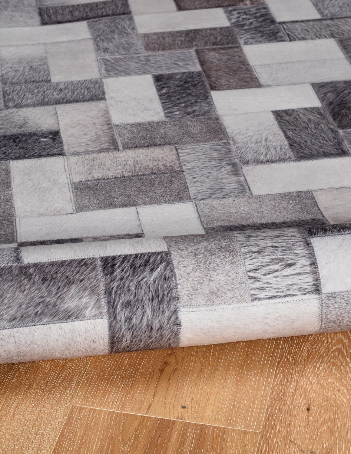 Laredo Burke Grey & Ivory 5' x 7' Area Rug