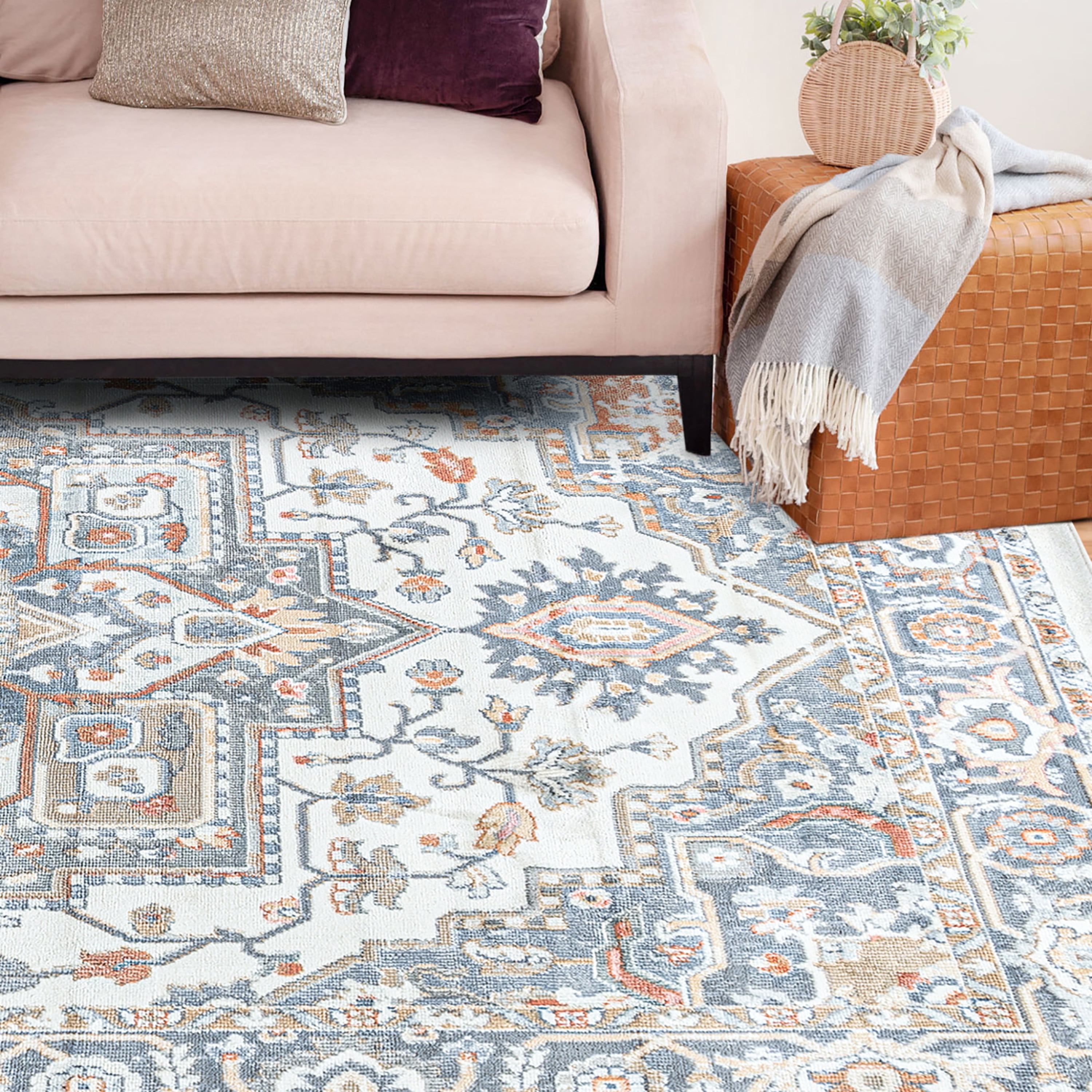 Allure Traditional 5' x 7' Cream and Navy Polypropylene Indoor Area Rug