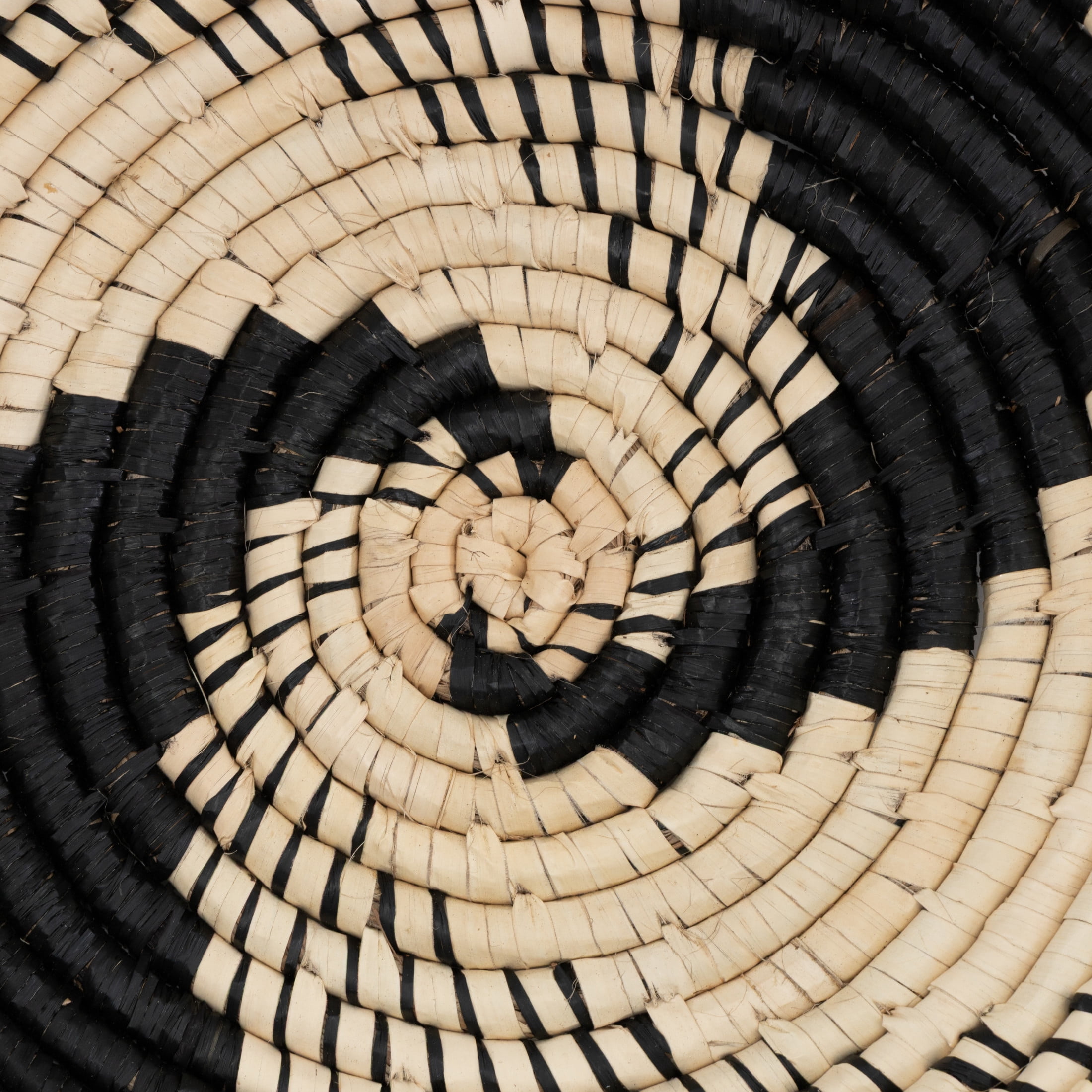 DecMode Black Seagrass Handmade Spiral Basket Plate Wall Decor (3 Count)