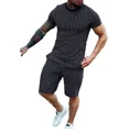 thumbnail image 1 of Hombres Playera Y Pantalones Cortos Con Estampado De Rayas, 1 of 8