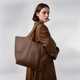 thumbnail image 2 of Bolso Montana West Large Hobo de piel vegana marrón, 2 of 7