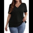thumbnail image 1 of Camisa Informal de Corta con Cuello en V Cruzado, Color Liso, con Perforaciones y Diseño Cepillado para Mujer, Talla Grande Negro XXL, 1 of 7