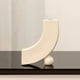 thumbnail image 5 of Jarrón de cerámica blanco liso | Jarrón decorativo moderno en 3 tamaños: 23 x 26 cm, 29 x 13 cm y 13 x 15,5 cm | Acabado texturizado elegante | Base plana y segura | Fácil de limpiar | Decoración, 5 of 6