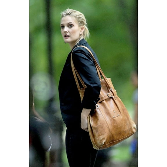 Drew Barrymore On Location For Going The Distance Filming Central Park New York Ny August 6 2009. Photo By Kristin