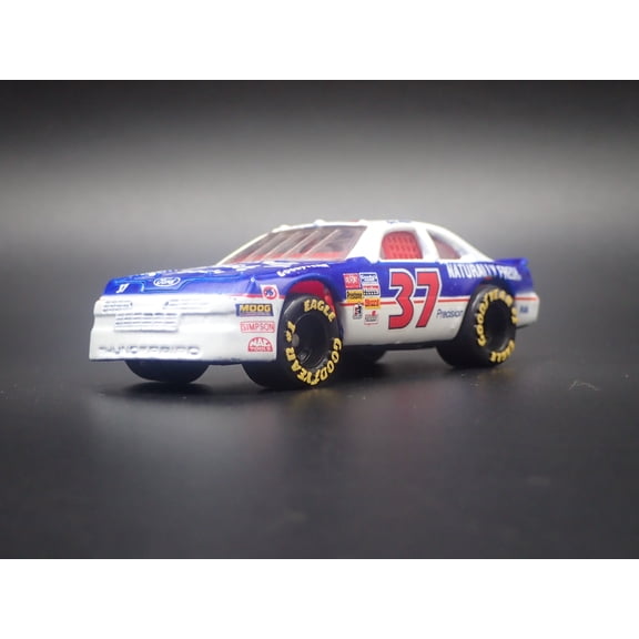 (Open Box) 1992 FORD THUNDERBIRD 37 LOY ALLEN HOOTERS NASCAR 1:64 SCALE DIECAST MODEL CAR