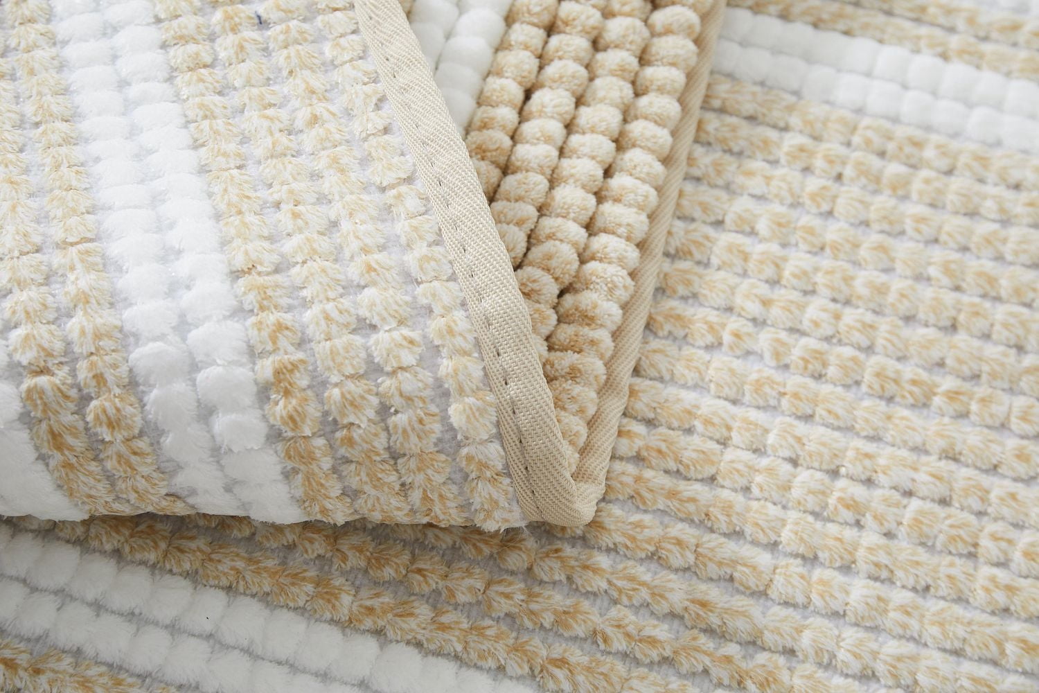 Chaps Luxury Bath Rug - Plush Comfort for Stylish Bathrooms, Tan, 17" x 24"