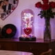 thumbnail image 5 of Lámpara de noche con cúpula de cristal y rosa preservada, con luces LED | Base en forma de corazón y detalles de cristal | Regalo romántico para el hogar | Ideal para mujeres, 5 of 7