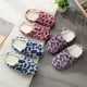 thumbnail image 4 of Pantuflas de felpa de leopardo para mujer y hombre, 4 of 7