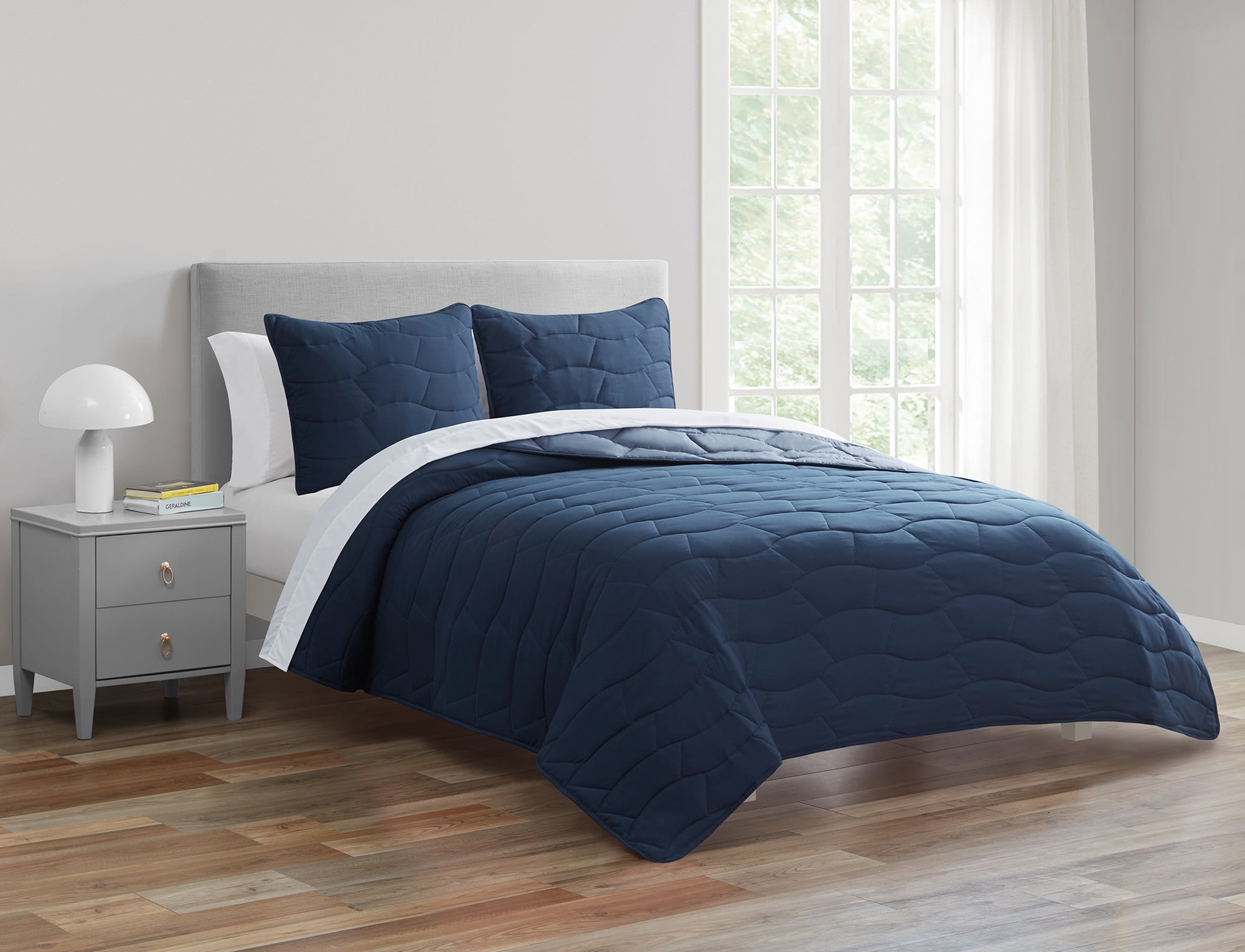 Mainstays 7-Piece Navy Reversible Quilt Set with White Sheets, King
