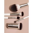 thumbnail image 4 of Maquillaje limpio Brush ILIA Perfecting Buff, vegano y libre de crueldad animal, 4 of 5