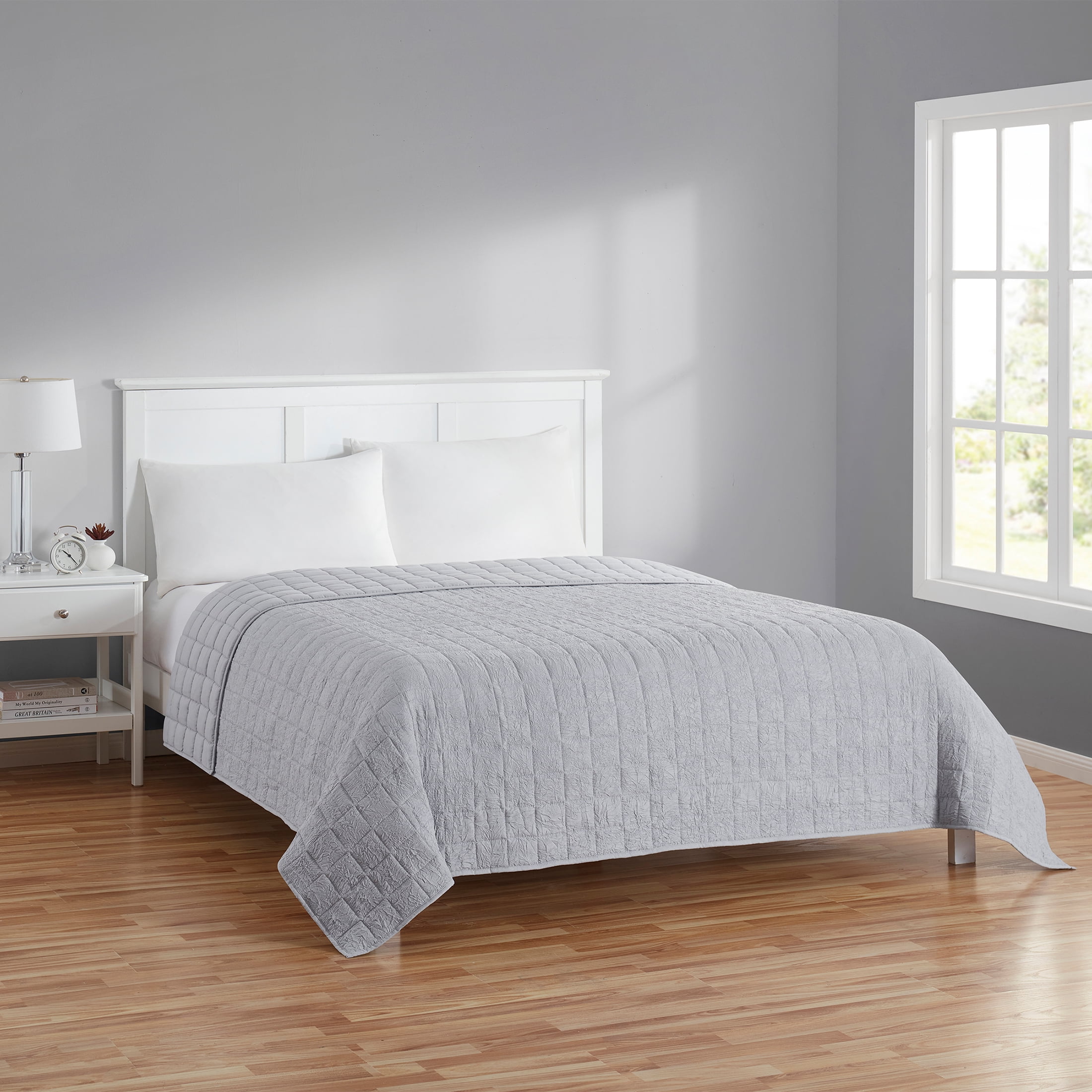 Mainstays Solid Textured Box Crinkle Quilt, Silver, Full/Queen, Soft Wash Microfiber, All Ages
