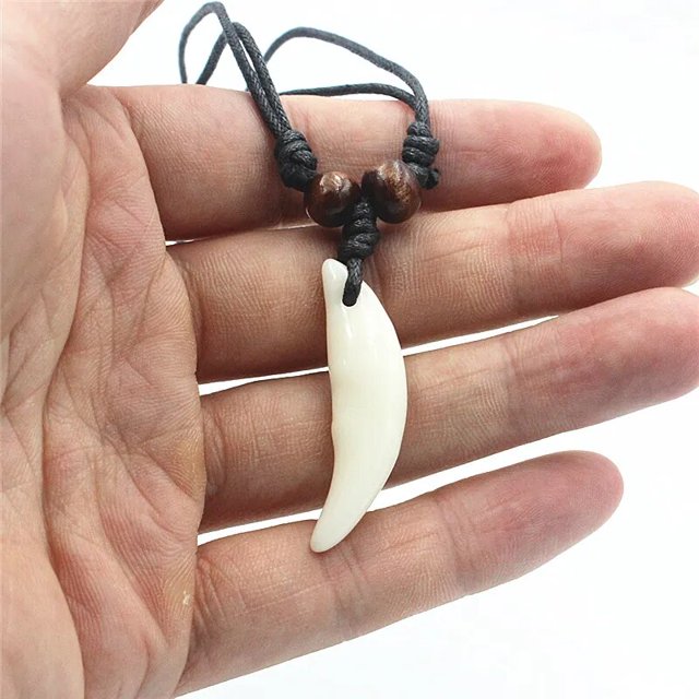 Collar con colgante de hueso de imitación para hombre y mujer, amuleto tibetano, colmillos naturales reales, amuleto de diente de lobo tibetano Vintage, blanco, marrón, crudo