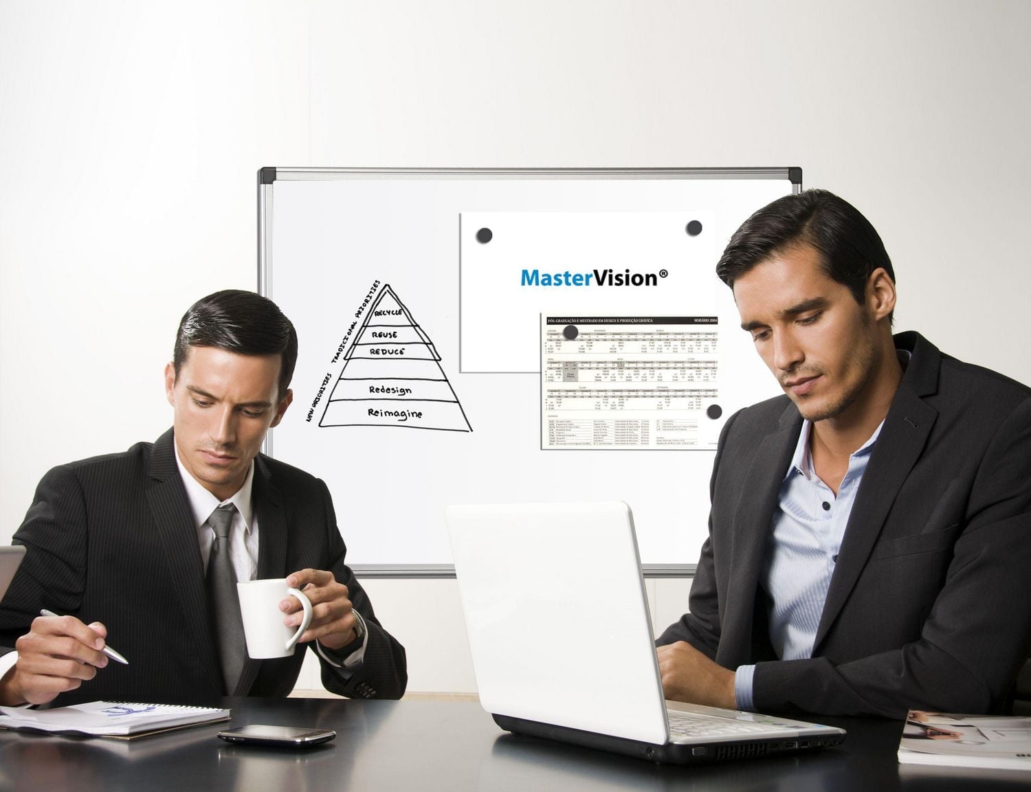 Tableau effaçable à sec en acier magnétique MasterVision Maya, 24 po x 36 po, cadre en aluminium