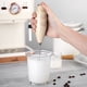 thumbnail image 5 of Qazbgdl Espumador de Leche y Batidor de Huevos Portátil, Minibatidor Eléctrico 2 En 1 para Café, Repostería y Bebidas, Incluye 2 Cabezales Batidores, 1 Pieza, Negro/Blanco/Caqui, 5 of 6