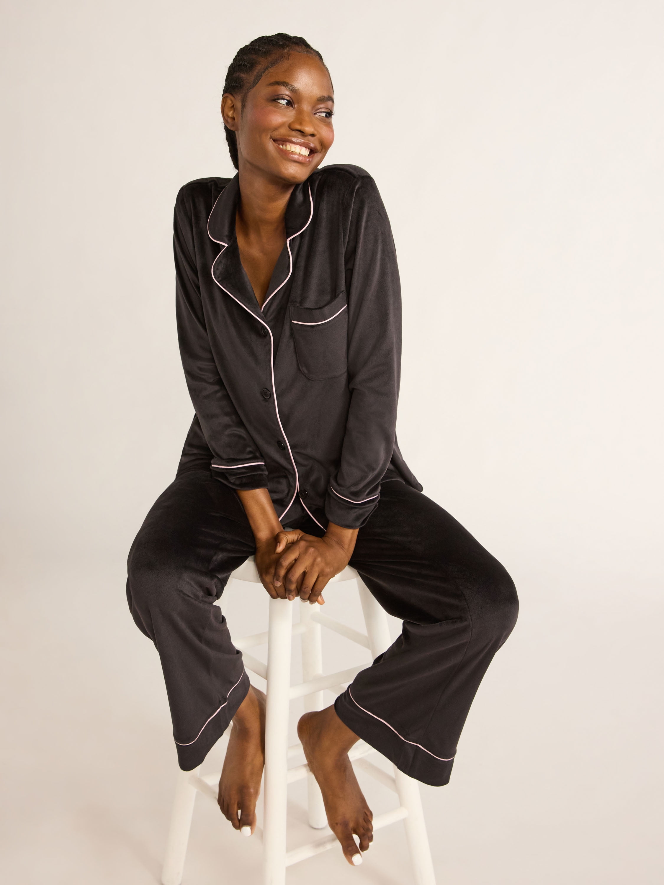 Joyspun Women's Velour Notch Collar Top and Pants Pajama Set, 2-Piece, Sizes S-3X