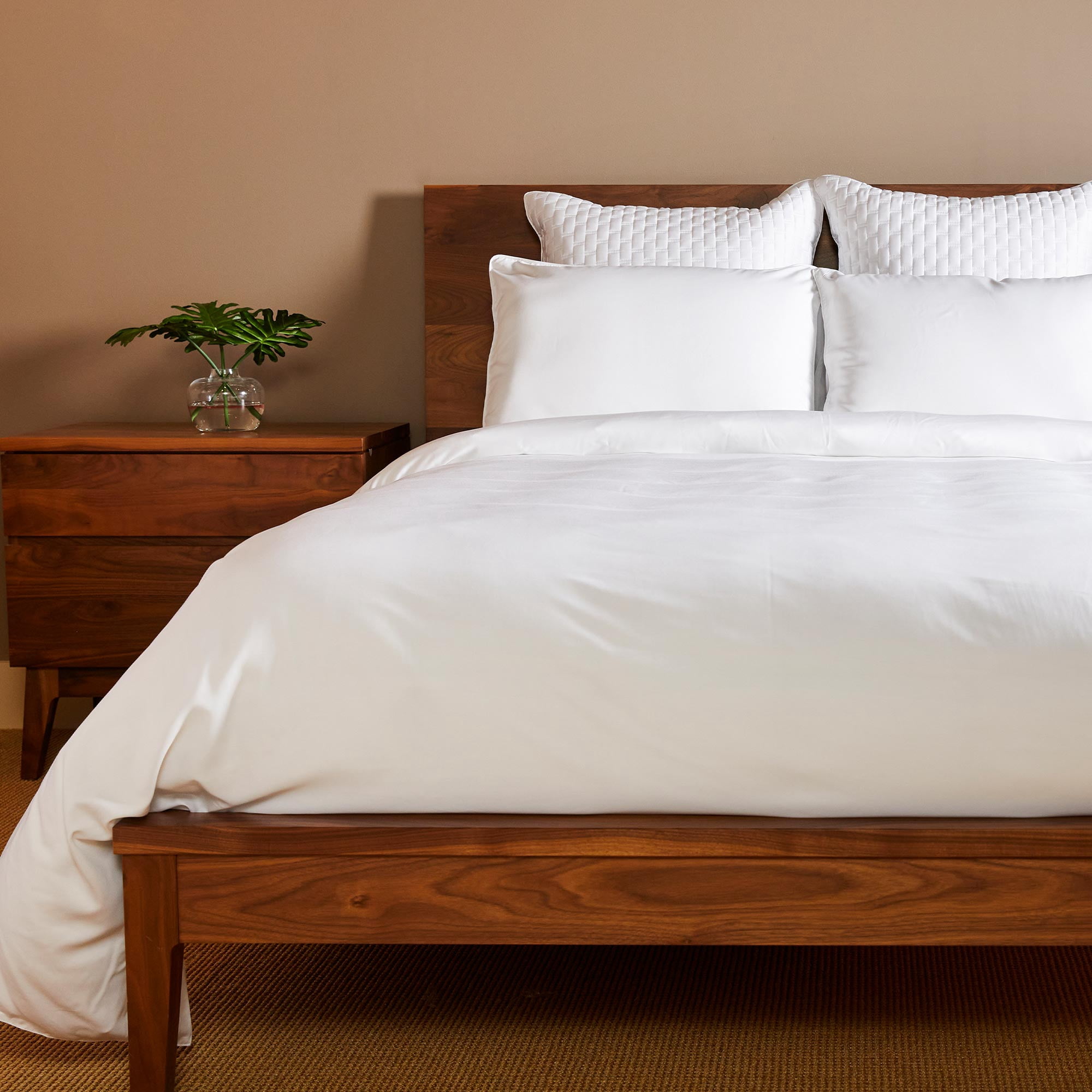 BedVoyage Queen Size Duvet Cover Set, Luxury 100% Viscose Derived from Bamboo, with 2 Standard Shams, Button Closure/Corner Ties, Silky-Soft, Lightweight & Cooling, 92x96, Full/Queen – White