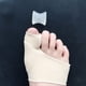 thumbnail image 5 of El bloque de goma incorporado proporciona una gran comodidad y es fácil de usar. Protector de pulgar valgo para dedos gordos del pie, 5 of 5