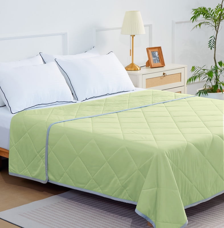Cooling Comforter Twin Size, Double-Sided Cooling Tech Fabric Blanket for Hot Sleepers and Night Sweats, All-Season Breathable Lightweight Comforter, Apple Green