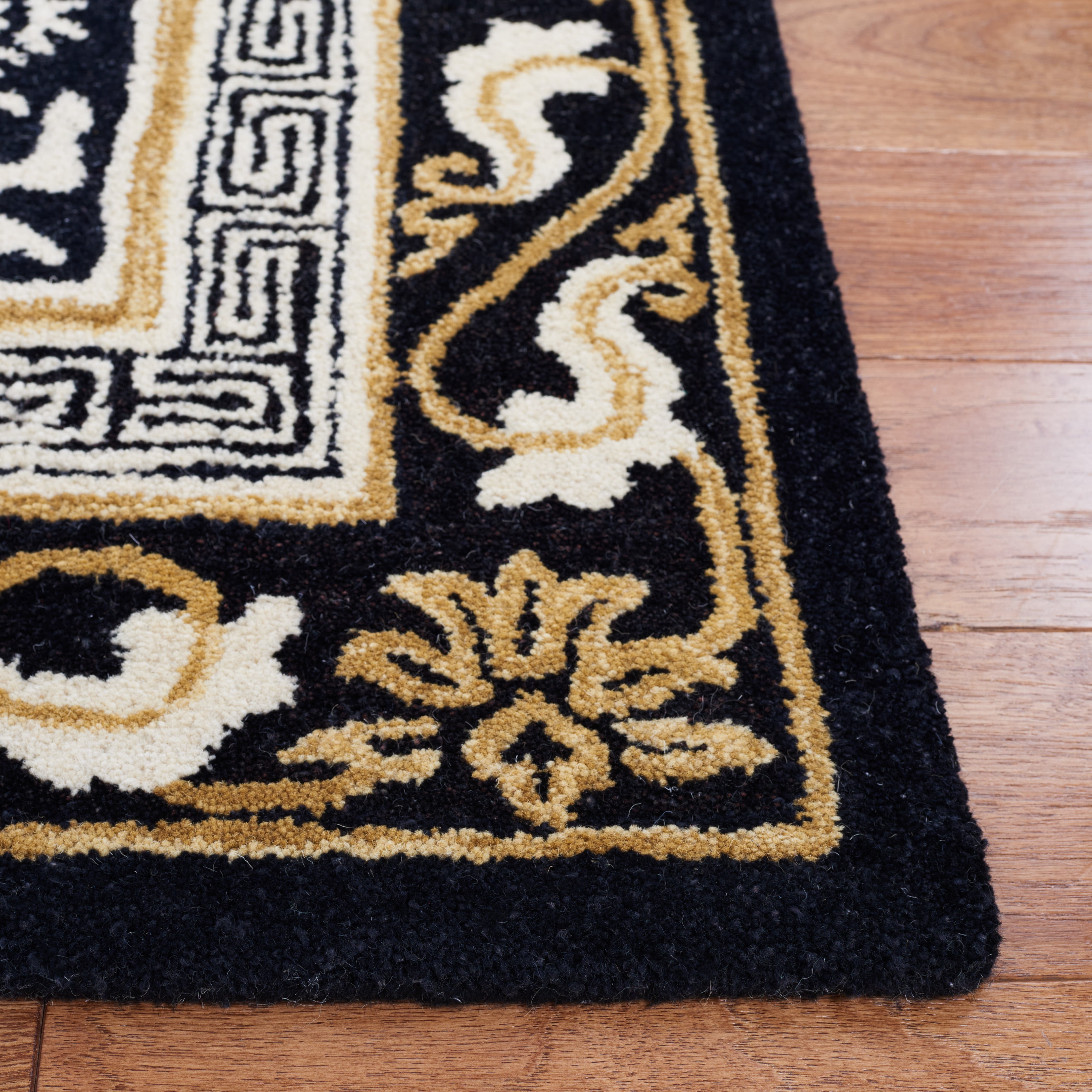 SAFAVIEH Antiquity Tiarnan Oriental Wool Area Rug, Black/Ivory, 6' x 6' Square