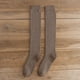 thumbnail image 5 of 2x calcetines hasta de tamaño libre para hombres, tubo alto de grueso y cálido, calcetín suave informal para deportes unisex - marrón Sunnimix Calcetines largos hasta la rodilla para hombre, 5 of 8