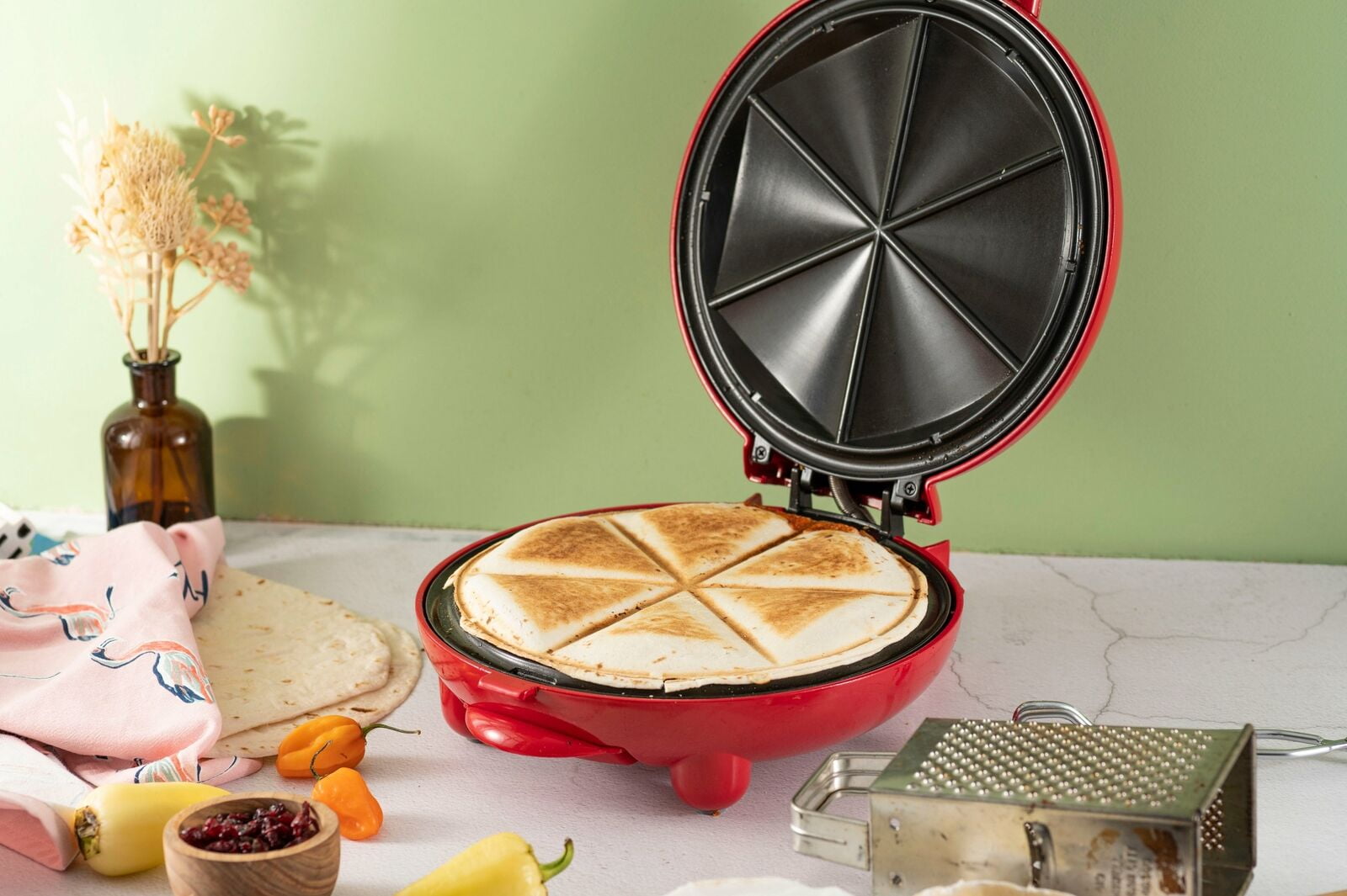  BELLA (13506) 8-inch Quesadilla Maker with Non-Stick Plates,  Red: Quasidilla Maker: Home & Kitchen