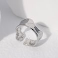 thumbnail image 3 of Anillo abierto de acero inoxidable estilo irregular para mujer Anillo simple Anillo de acero de titanio que no se decolora, 3 of 5