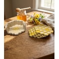 thumbnail image 1 of Portavasos panal de abeja amarillo de resina set 4 piezas decorativo, 1 of 2