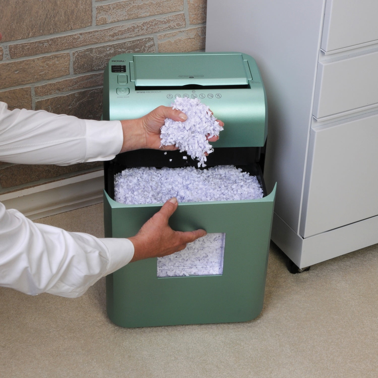 Royal 89349M SF910 100-Sheet Autofeed Micro-Cut Shredder (Green)