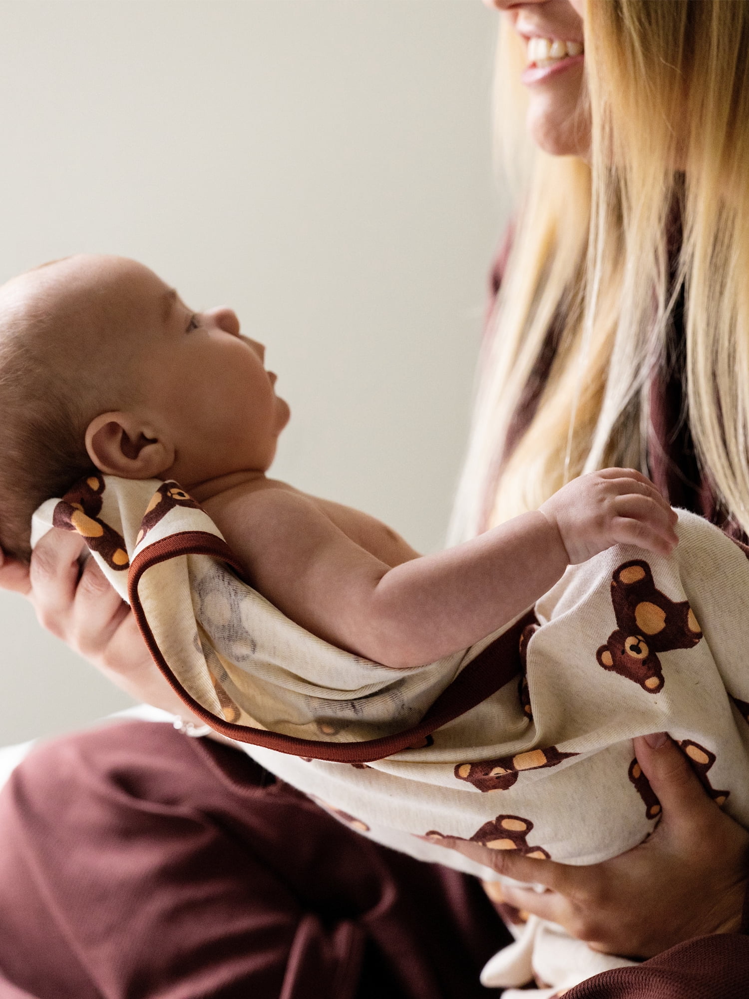 Monica + Andy Organic Cotton Baby Blanket, Soft Newborn Receiving & Coming Home Blanket, 32 x 32 Inch