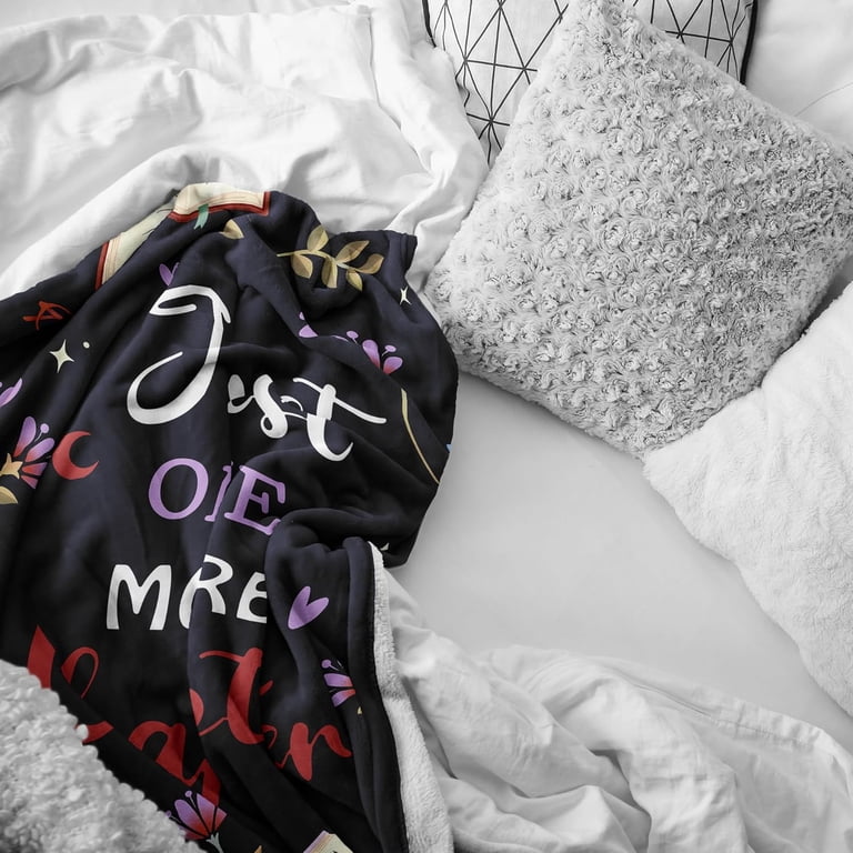 SmoothNovelty Book Lover Gift Set - Blanket, Tumbler & Socks For Readers