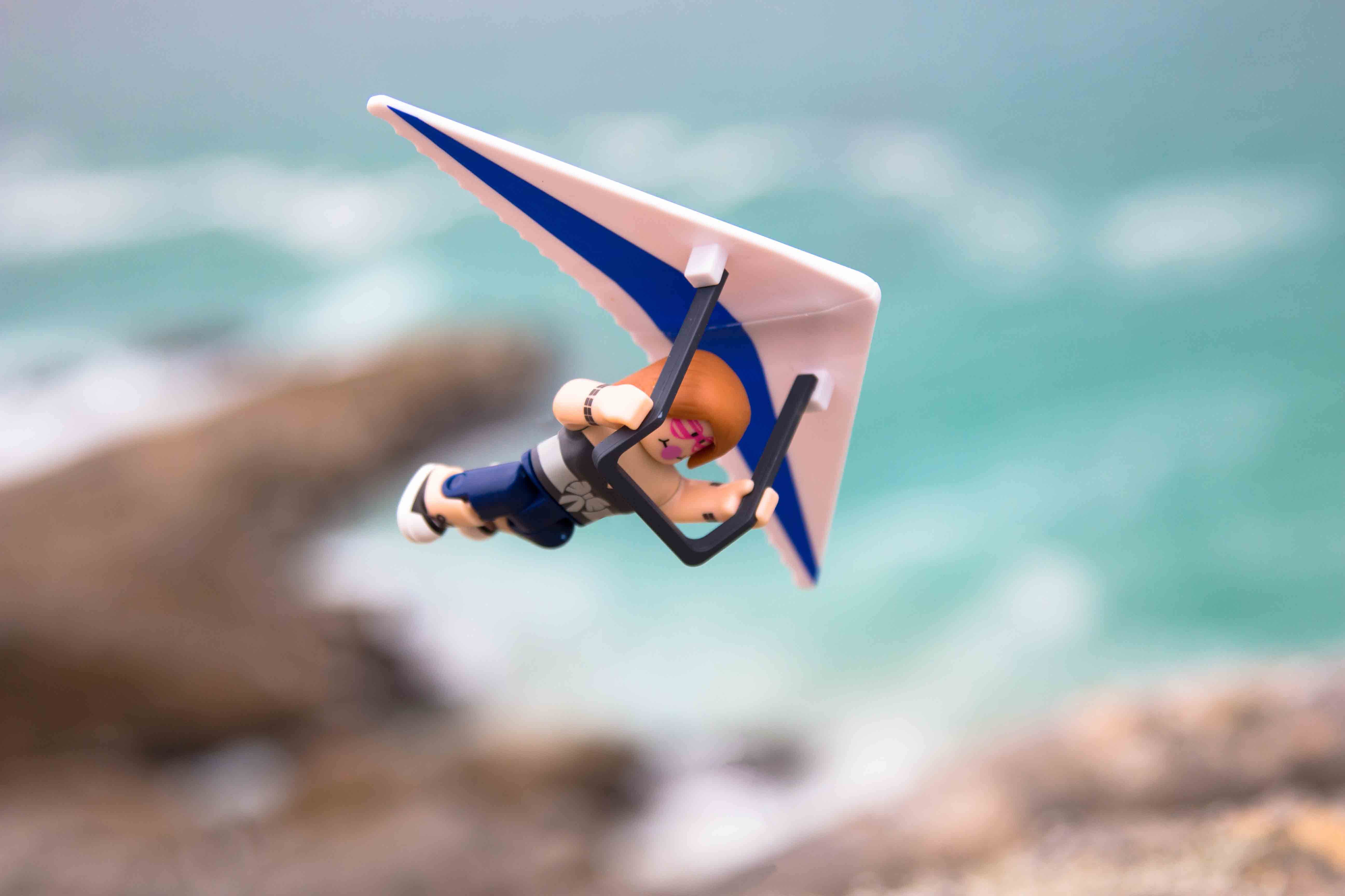 Roblox Celebrity Collection - Hang Glider Figure Pack [Includes Exclusive  Virtual Item]