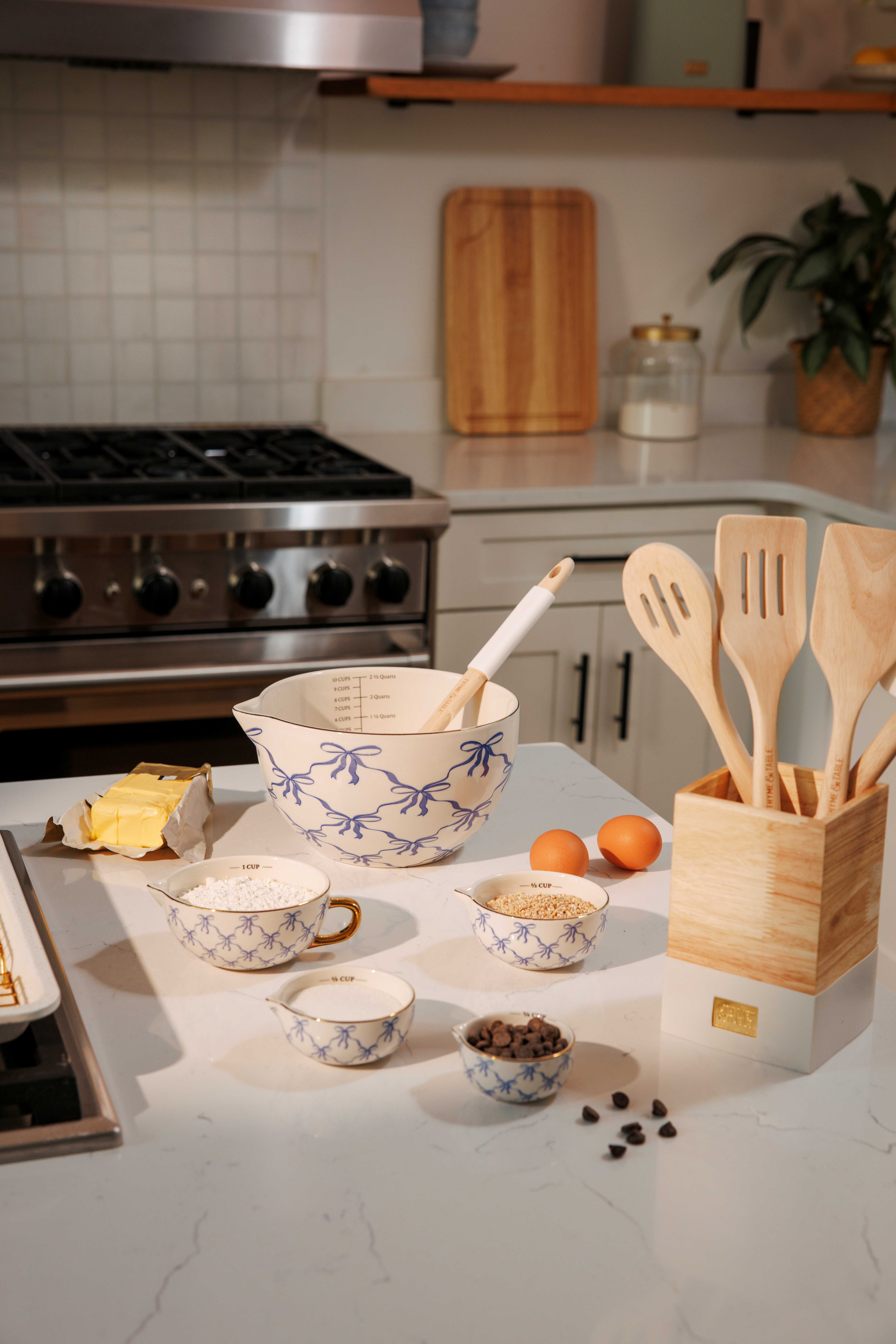 Thyme & Table 5-Piece Ceramic Mixing Bowl Set. Bows