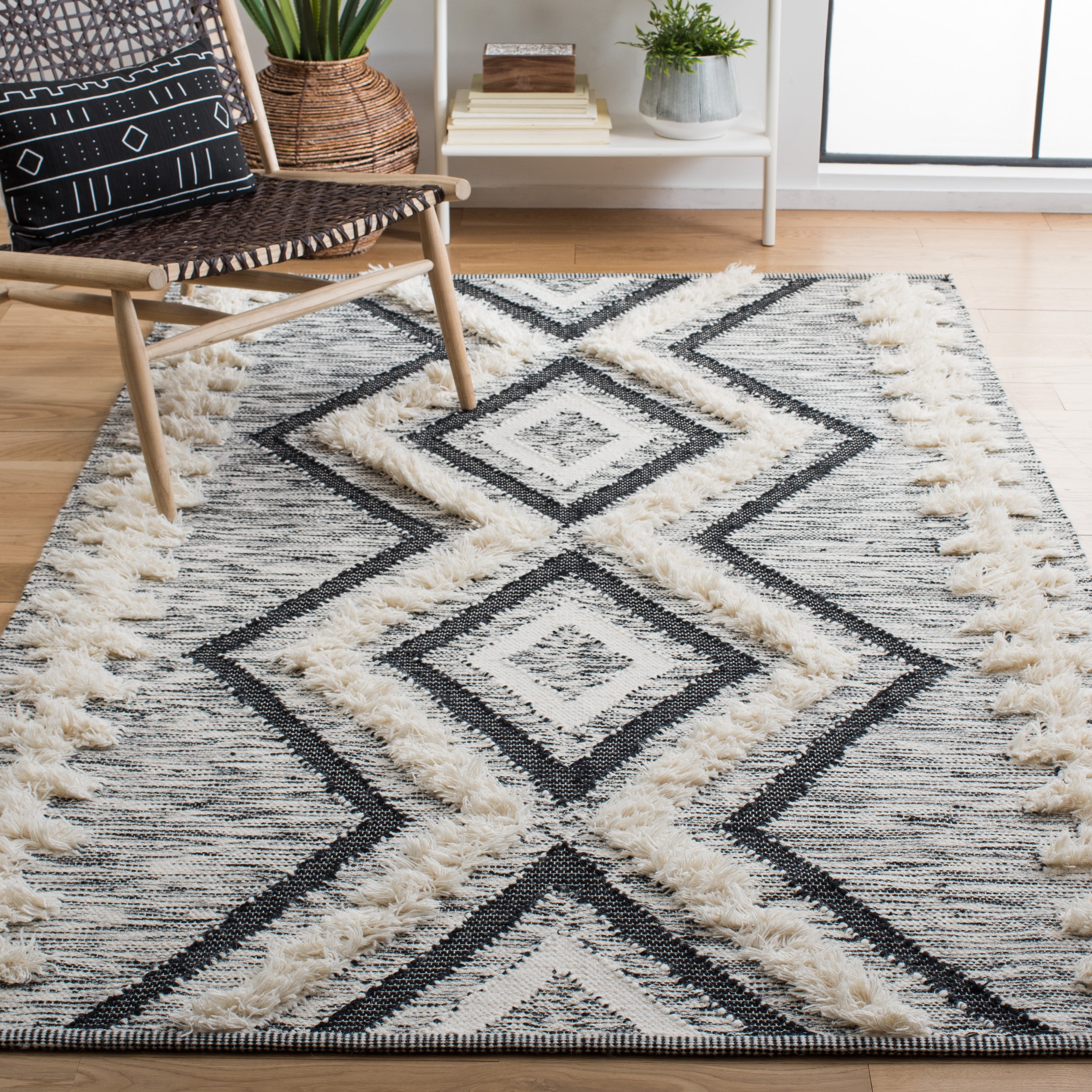 SAFAVIEH Kenya Brandy Southwestern Area Rug, Ivory/Black, 9' x 12'
