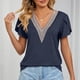 thumbnail image 4 of Camiseta informal holgada de Color puro con empalme de encaje y mangas cortas con cuello en V para mujer, 4 of 7