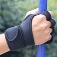 thumbnail image 1 of Guantes de Fitness para hombre, equipo deportivo de medio dedo, equipo de entrenamiento de barra horizontal, guantes de muñeca alargados, 1 of 5