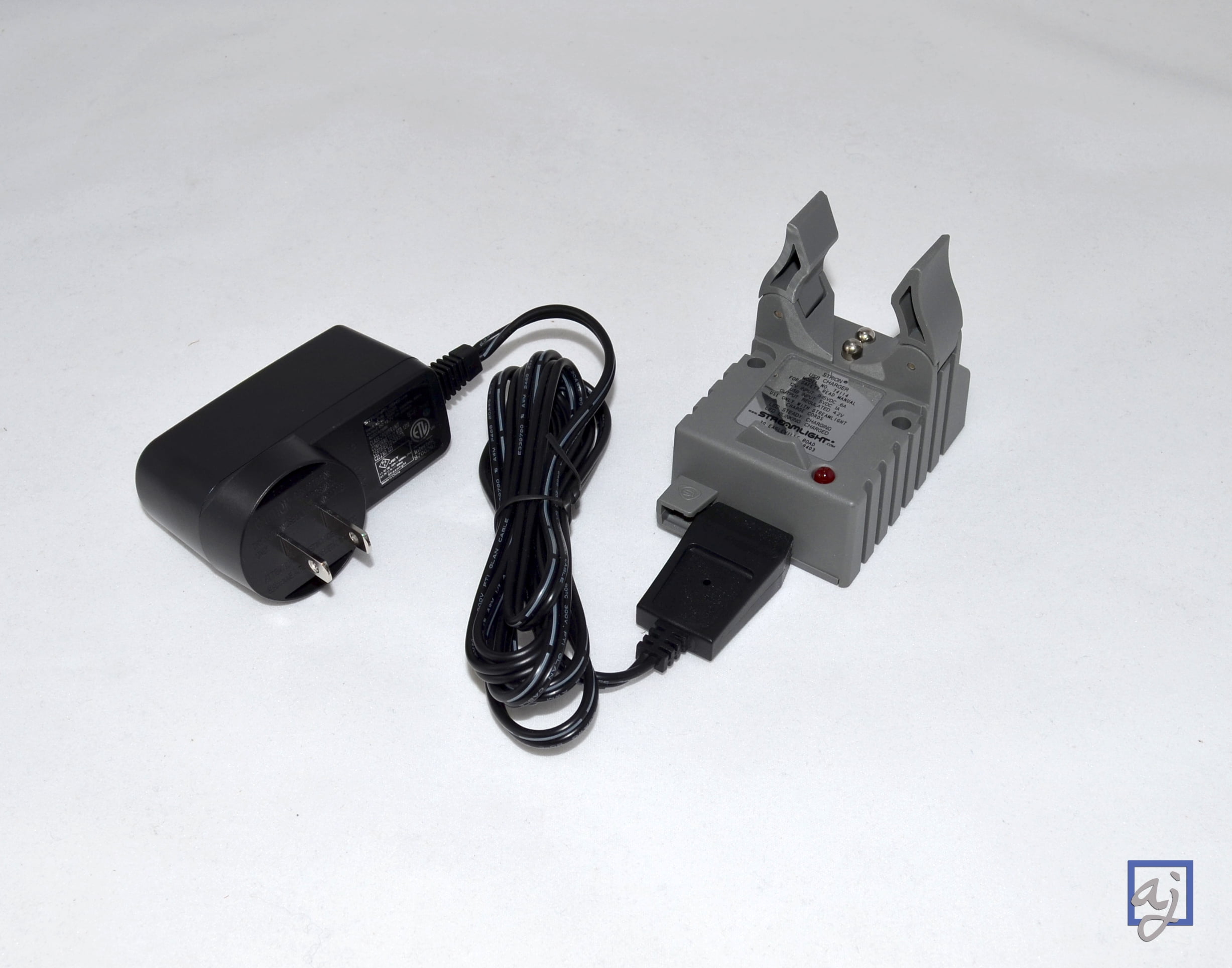 SafeAMP 12-Volt Charger for Streamlight Rechargeable Flashlights 