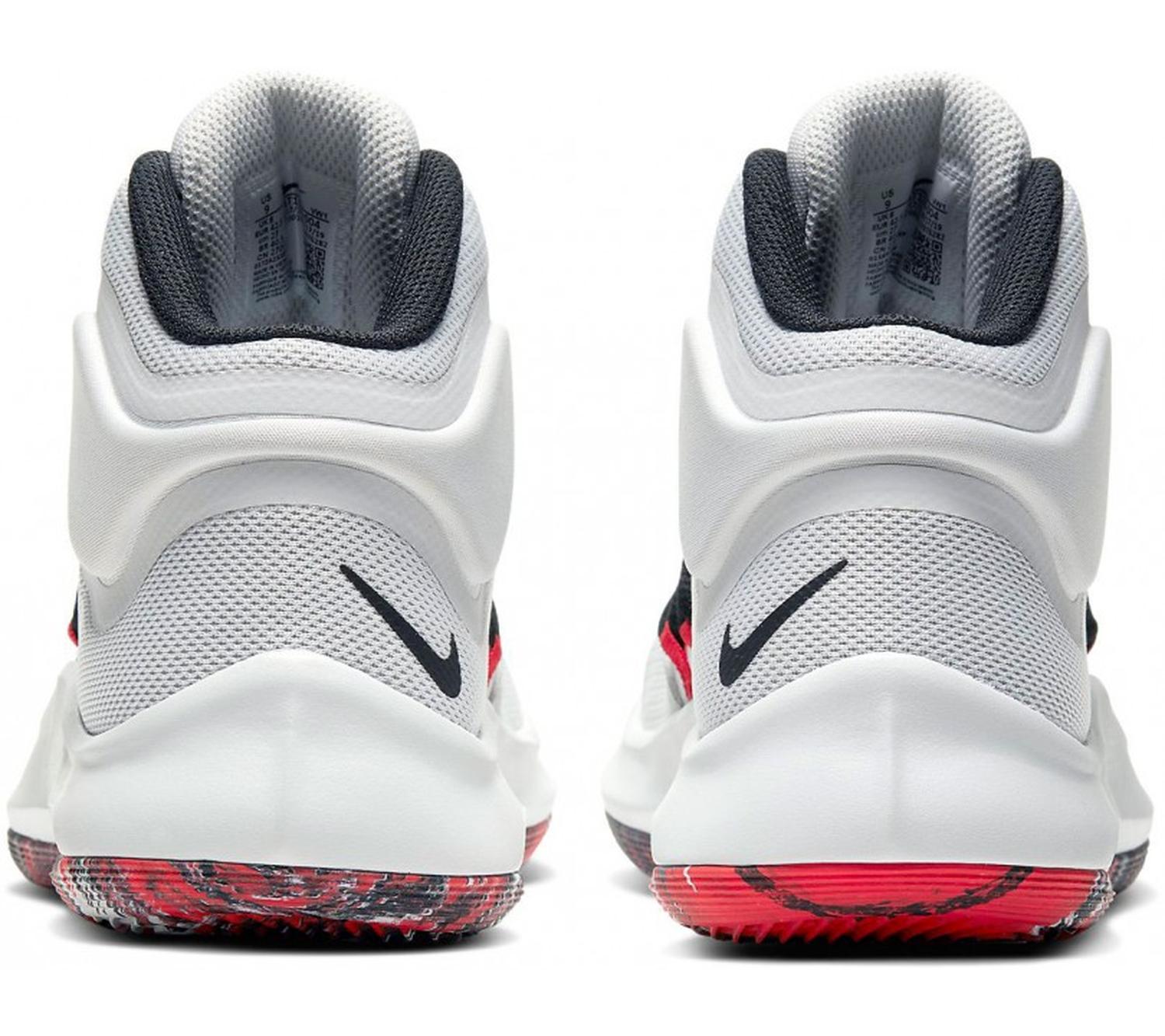 tenis nike versitile 4