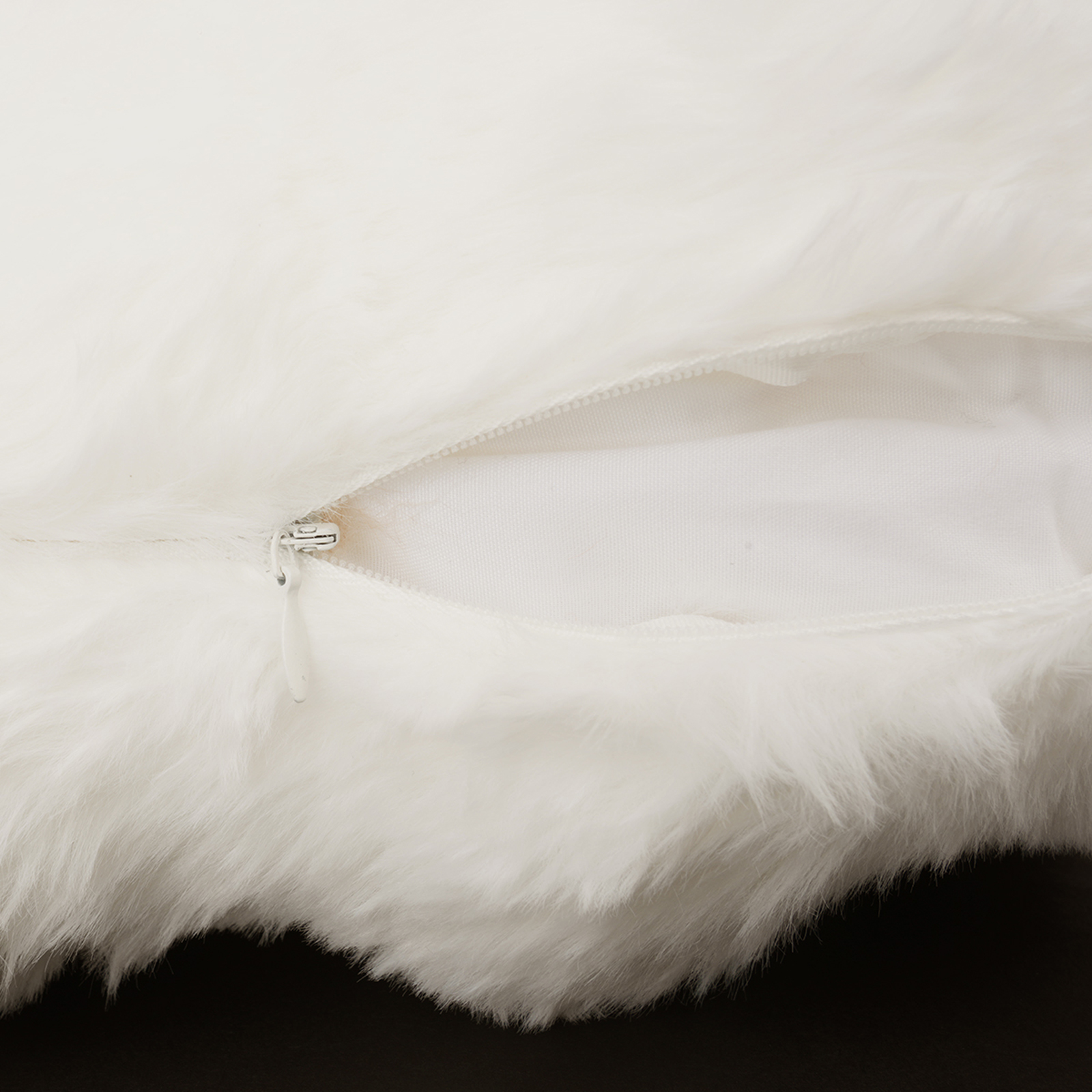 Sanmadrola Pillow Covers 18x18 Fluffy Faux Rabbit Fur Decorative Throw Pillows Case, Shaggy Decorative Cushion Covers for Sofa, Bedroom, Living Room, Cozy Home Décor, Set of 2