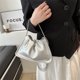 thumbnail image 3 of Bolso de axila con pliegues pequeño y exclusivo para mujer, nuevo modelo de primavera 2025, estilo retro coreano, bolso tipo cubo versátil con cadena, bandolera., 3 of 10