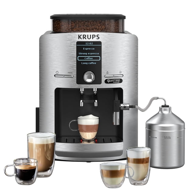krups espresseria súper automática quattro force, diseño compacto; cafetera superautomática plateada con tolva transparente para granos, pantalla LCD frontal con opciones de bebida, molinillo integrado, dos salidas de extracción y espumador conectado a bote metálico marcado "Milk". Capacidad de agua 1.7 L y funciones Autoclean para mantenimiento automatizado. También suele utilizarse para preparar bebidas a base de leche para visitas.