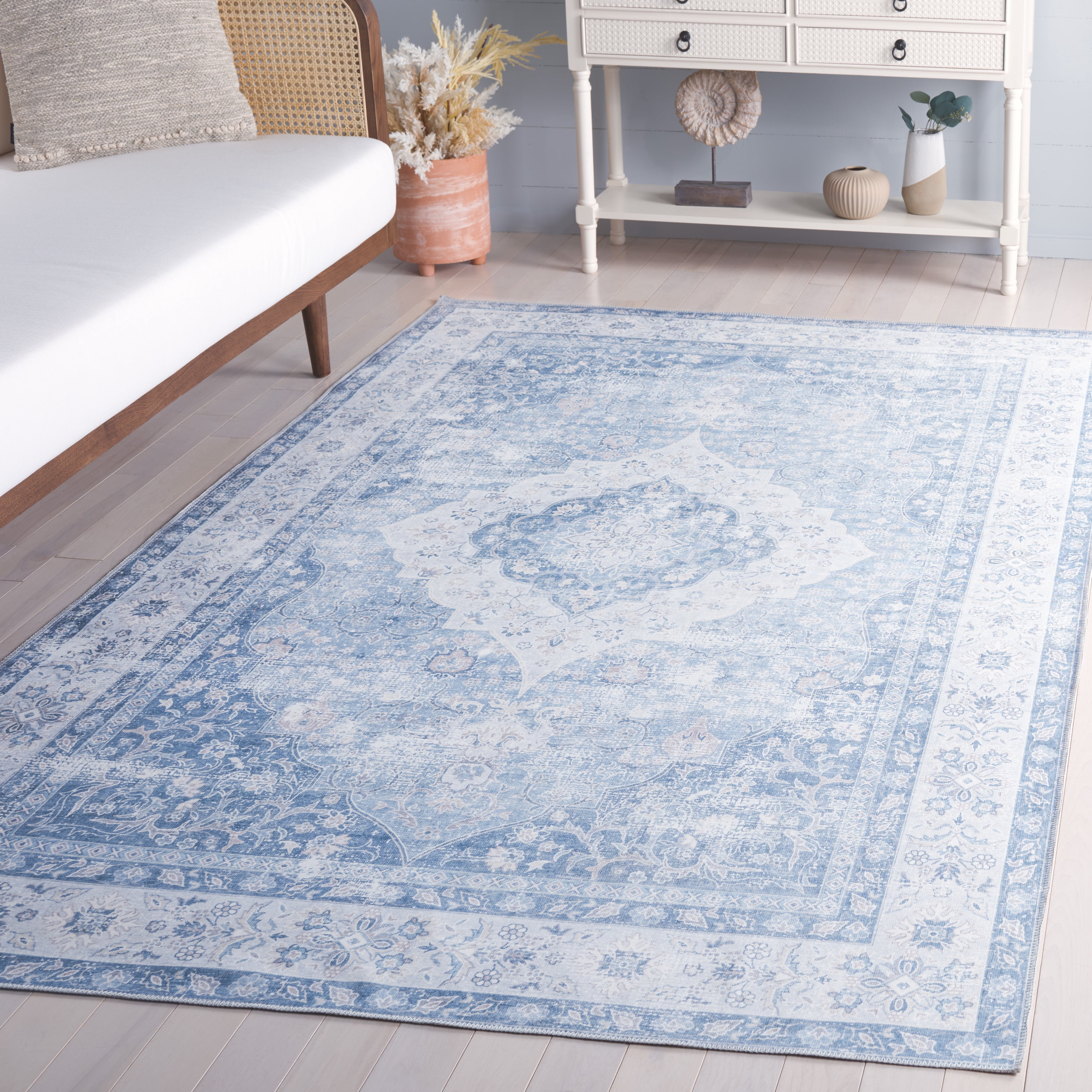 SAFAVIEH Arizona Melinda Medallion Polyester Area Rug, Light Blue/Blue, 5' x 8'
